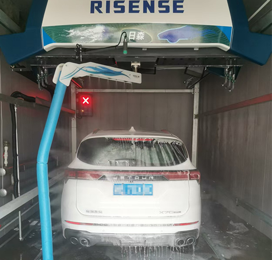 辽宁洗车中心安装日森单摆臂无接触洗车机